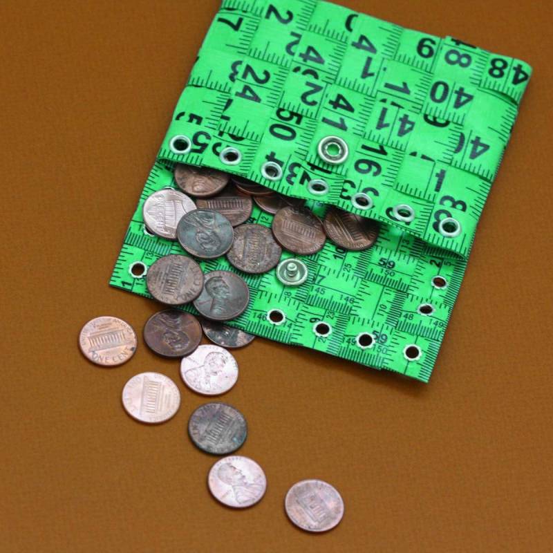 Maßband Münzfach in Grün - Geldbörse Oder Brieftasche Mit Upcycled Massband Erstellt von undoneclothing