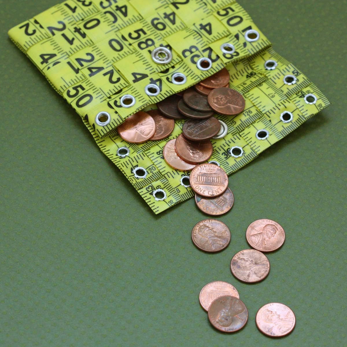 Maßband Münzfach in Hellen Gelb - Geldbörse Oder Brieftasche Mit Upcycled Massband Erstellt von undoneclothing