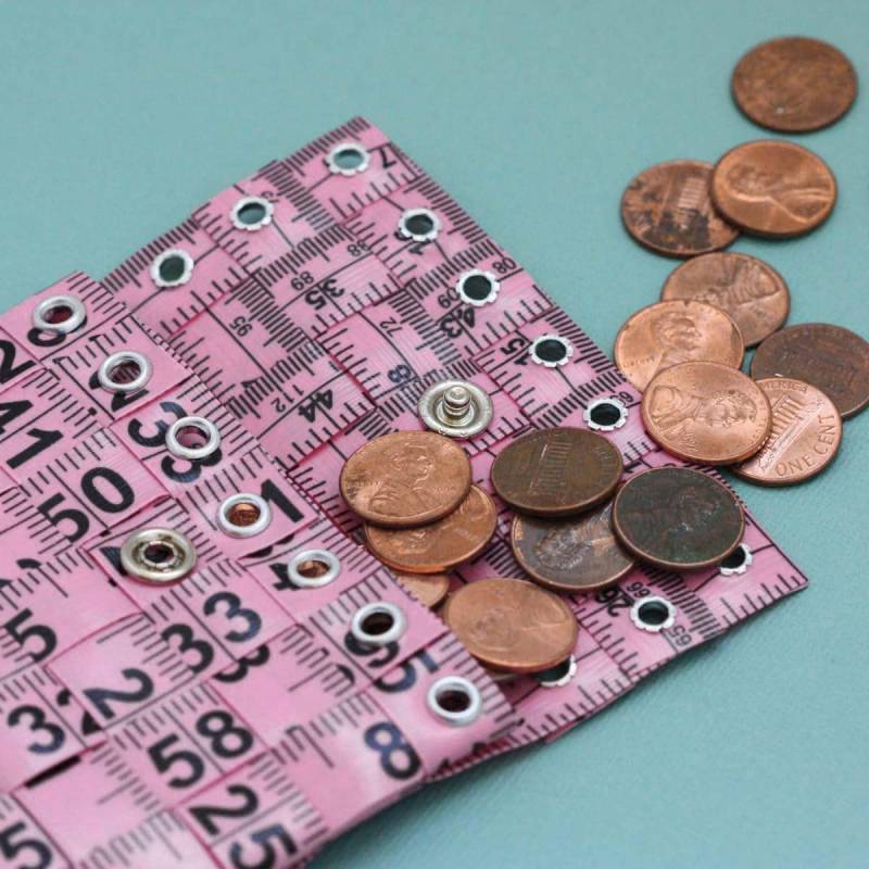 Maßband Münzfach in Rosa - Geldbörse Oder Brieftasche Mit Upcycled Massband Erstellt von undoneclothing