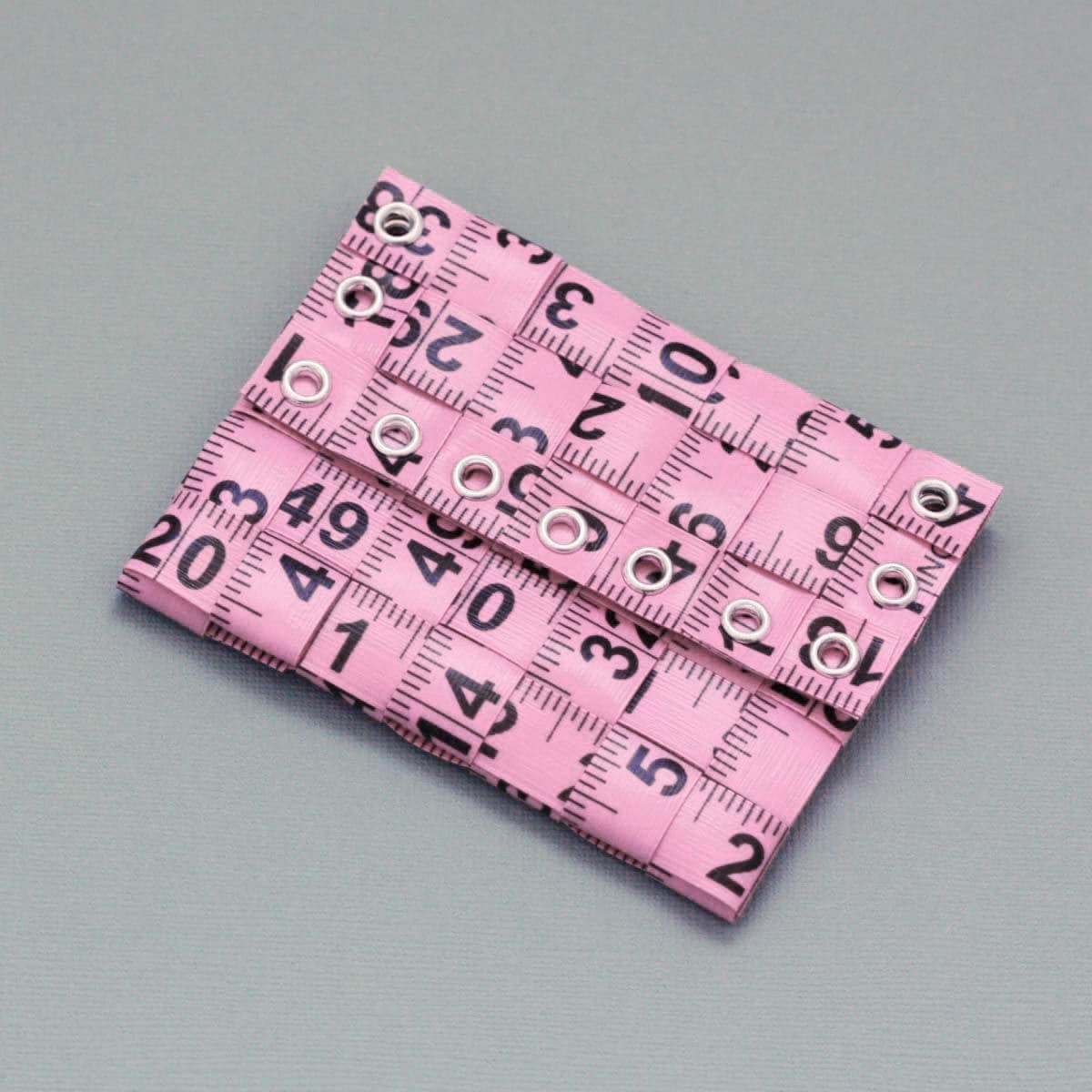 Maßband Münzfach in Rosa - Geldbörse Oder Brieftasche Mit Upcycled Massband Erstellt von undoneclothing