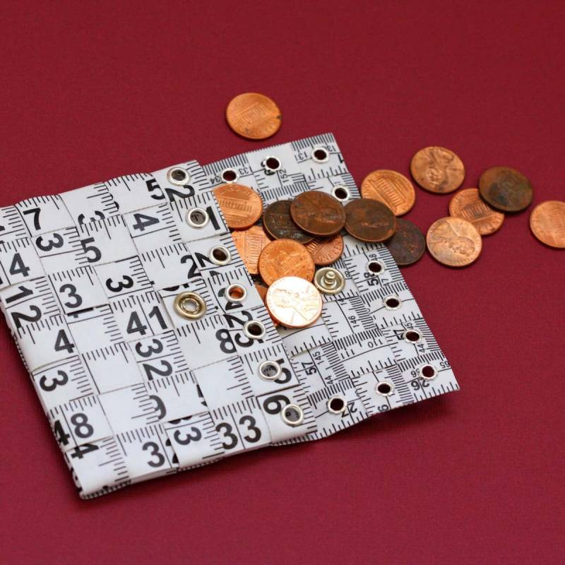 Maßband Münzfach in Weiß - Geldbörse Oder Brieftasche Mit Upcycled Massband Erstellt von undoneclothing