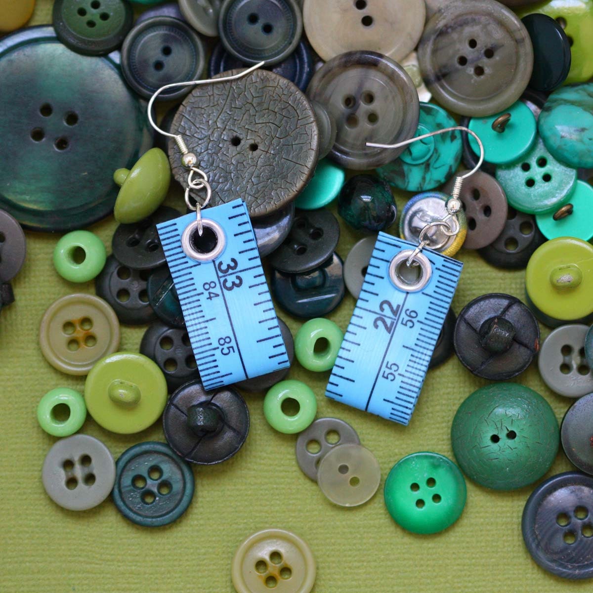 Maßband Ohrringe in Blau - Umfunktioniert Trashion Crafty von undoneclothing