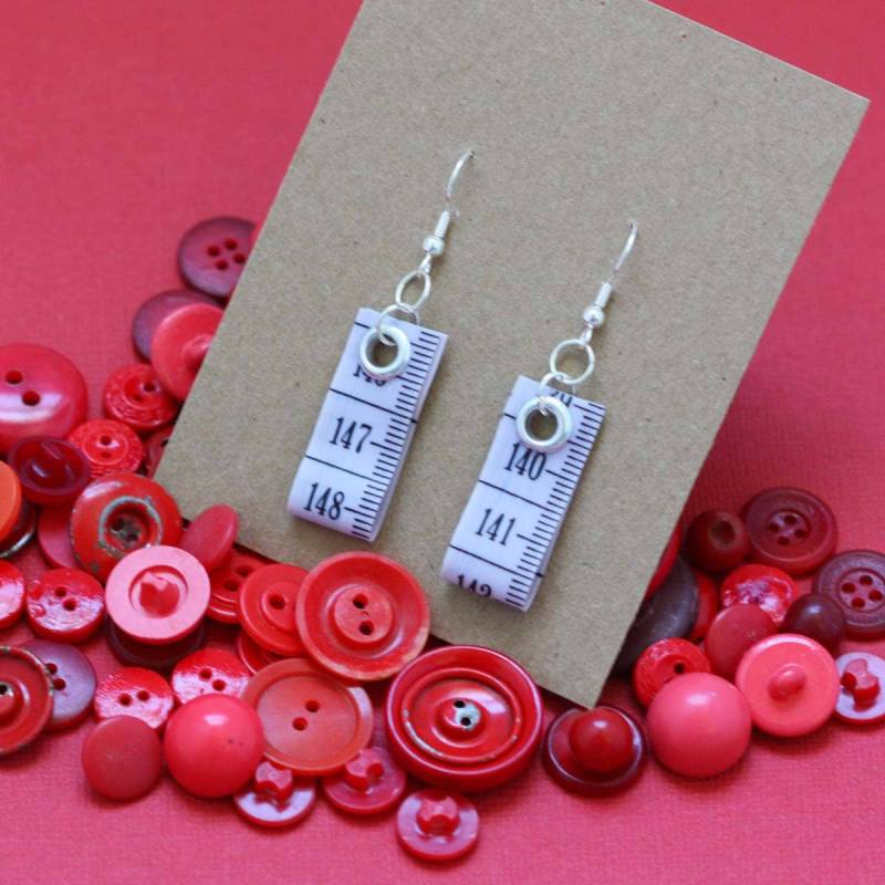 Maßband Ohrringe in Lavendel - Statement Schmuck Aus Upcycled Wiederverwertete Ohrhänger Trashion von undoneclothing