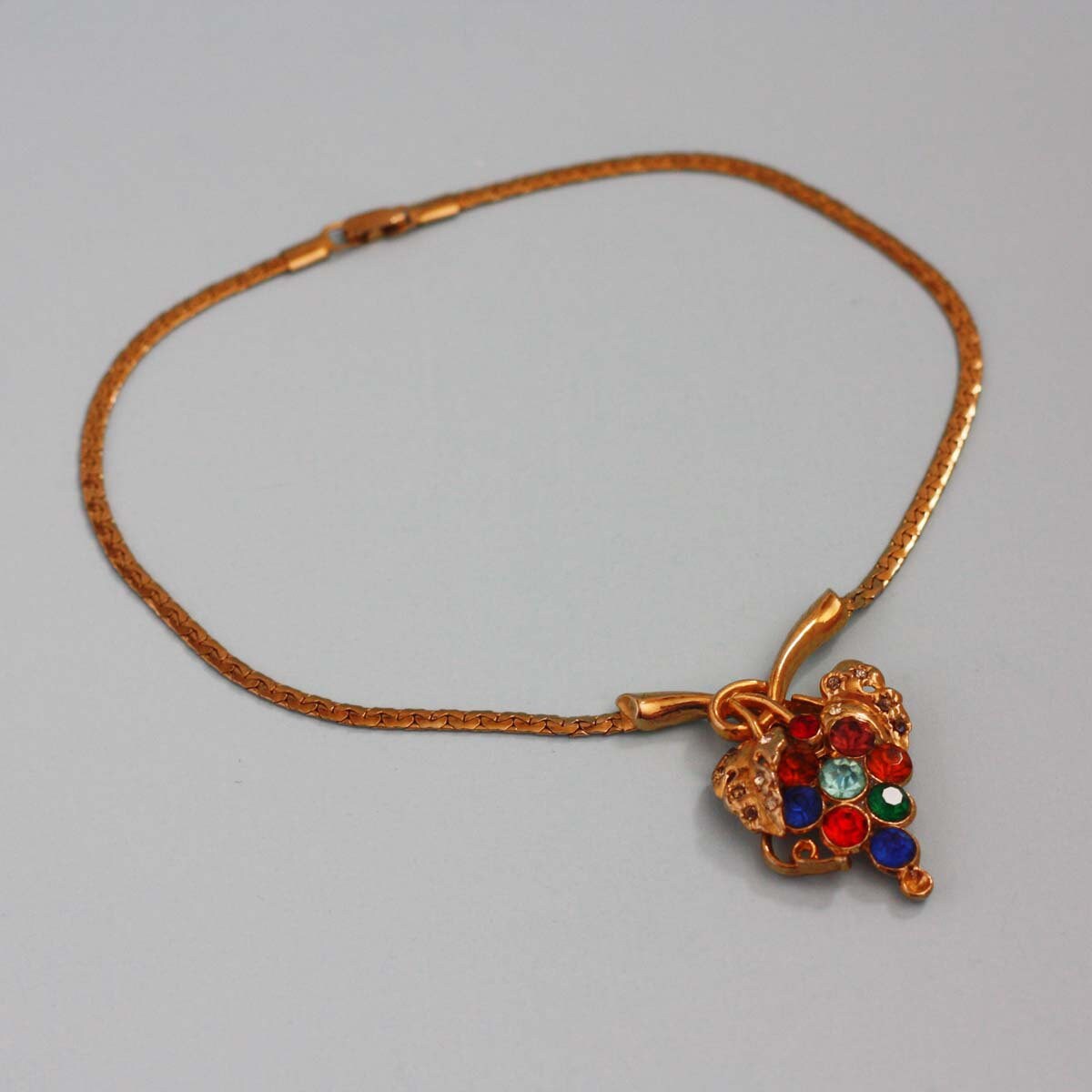 Bunte Strass Trauben Cluster Halskette - Vintage Modeschmuck Bunte Strass Trauben Cluster Halskette - Vintage Modeschmuck von undoneeclectic