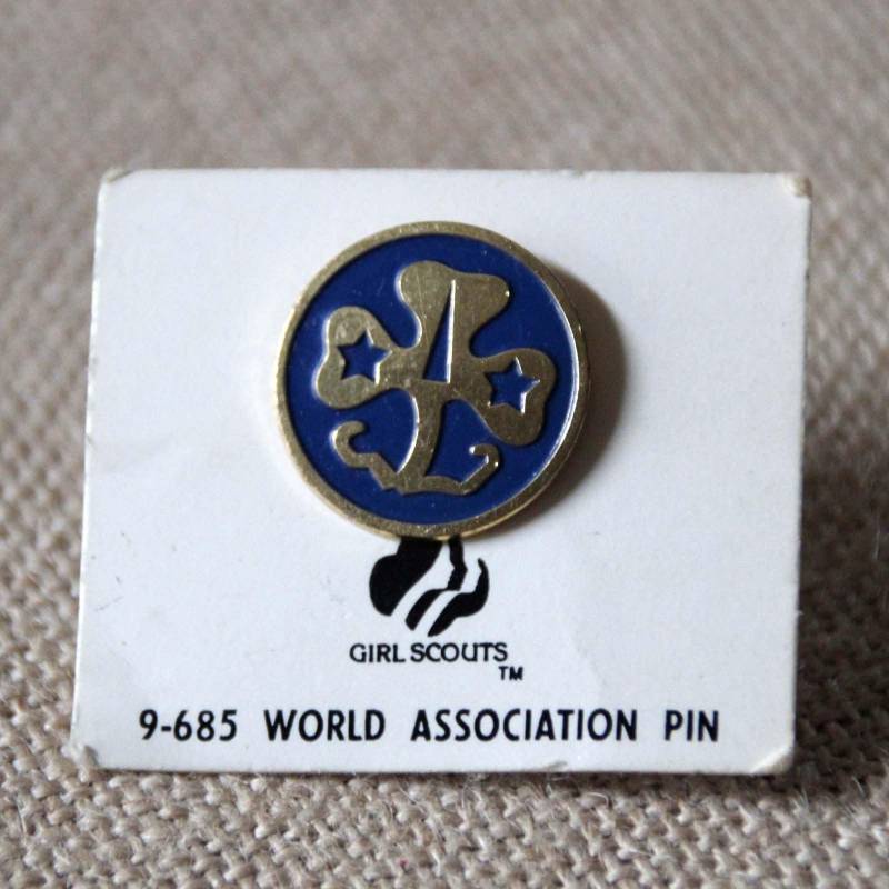 Mädchen Scout World Association Pin 9-685 - Uniform Sammlerstück Scouts Von Amerika Button Abzeichen von undoneeclectic