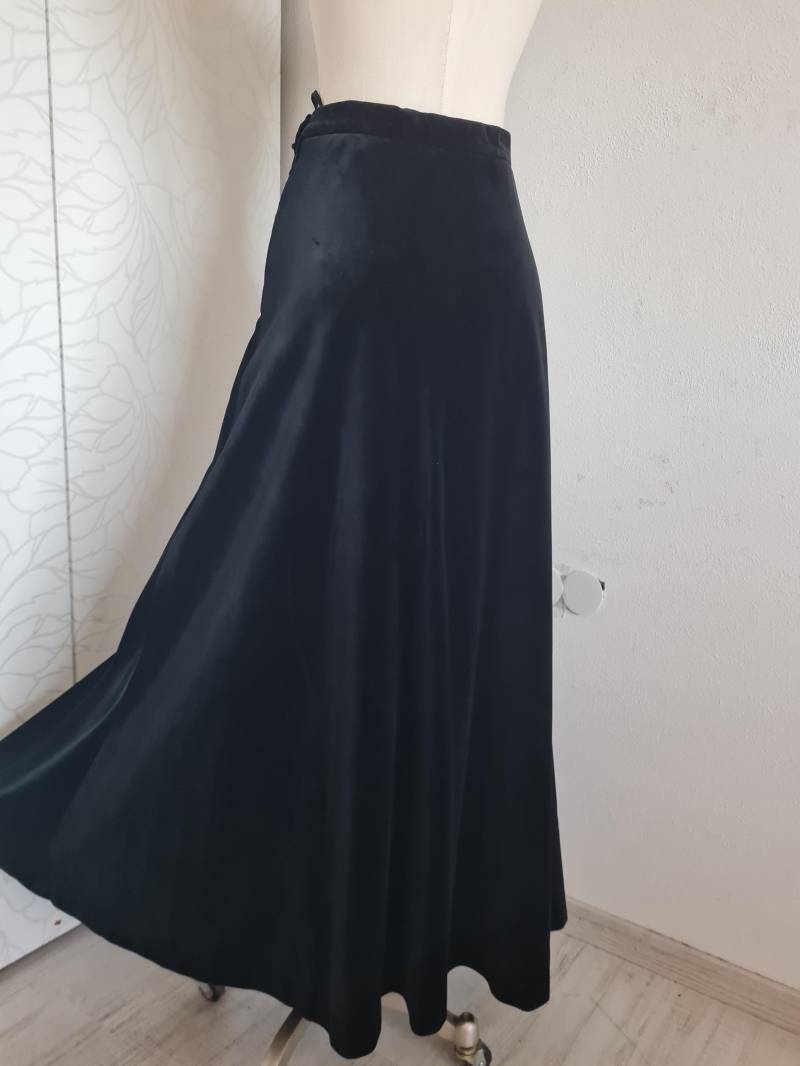 Gr 36 Vintage Samtrock Schwarz von uniqueMG