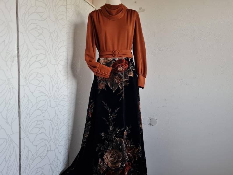 Gr. 40-42 Vintagekleid 70Er Blumig Samt Maxikleid von uniqueMG