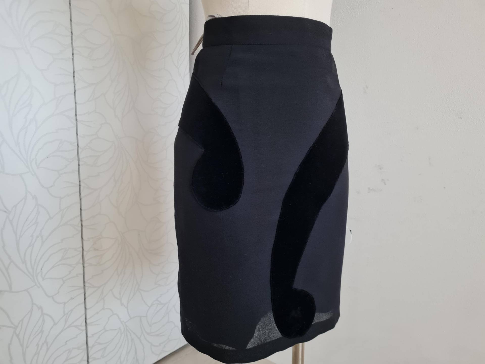 Gr.38-40 Vintagerock Bleistiftrock Schwarz Samtapplikationen von uniqueMG