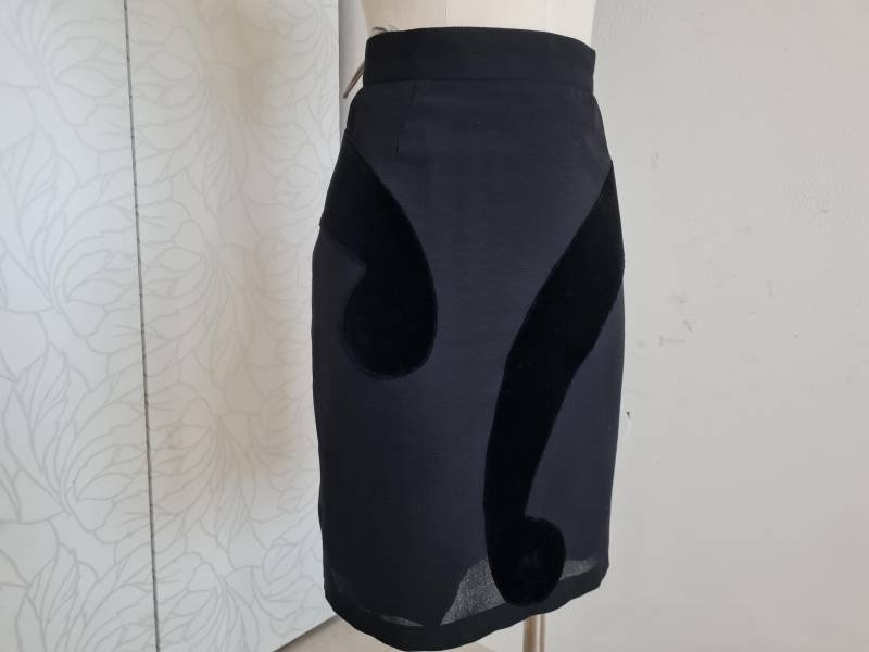 Gr.38-40 Vintagerock Bleistiftrock Schwarz Samtapplikationen von uniqueMG