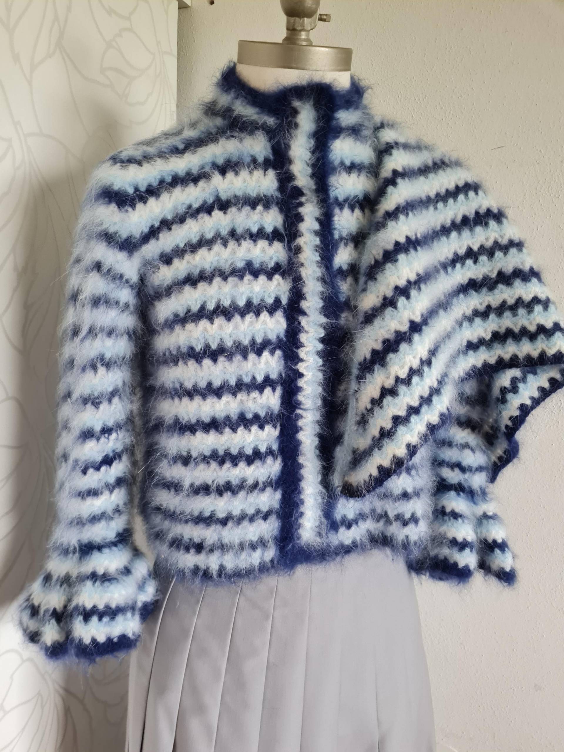 Kuscheliger Vintage Pulli Cropp Häkelpulli 70Er Jahre Blau/Weiß von uniqueMG