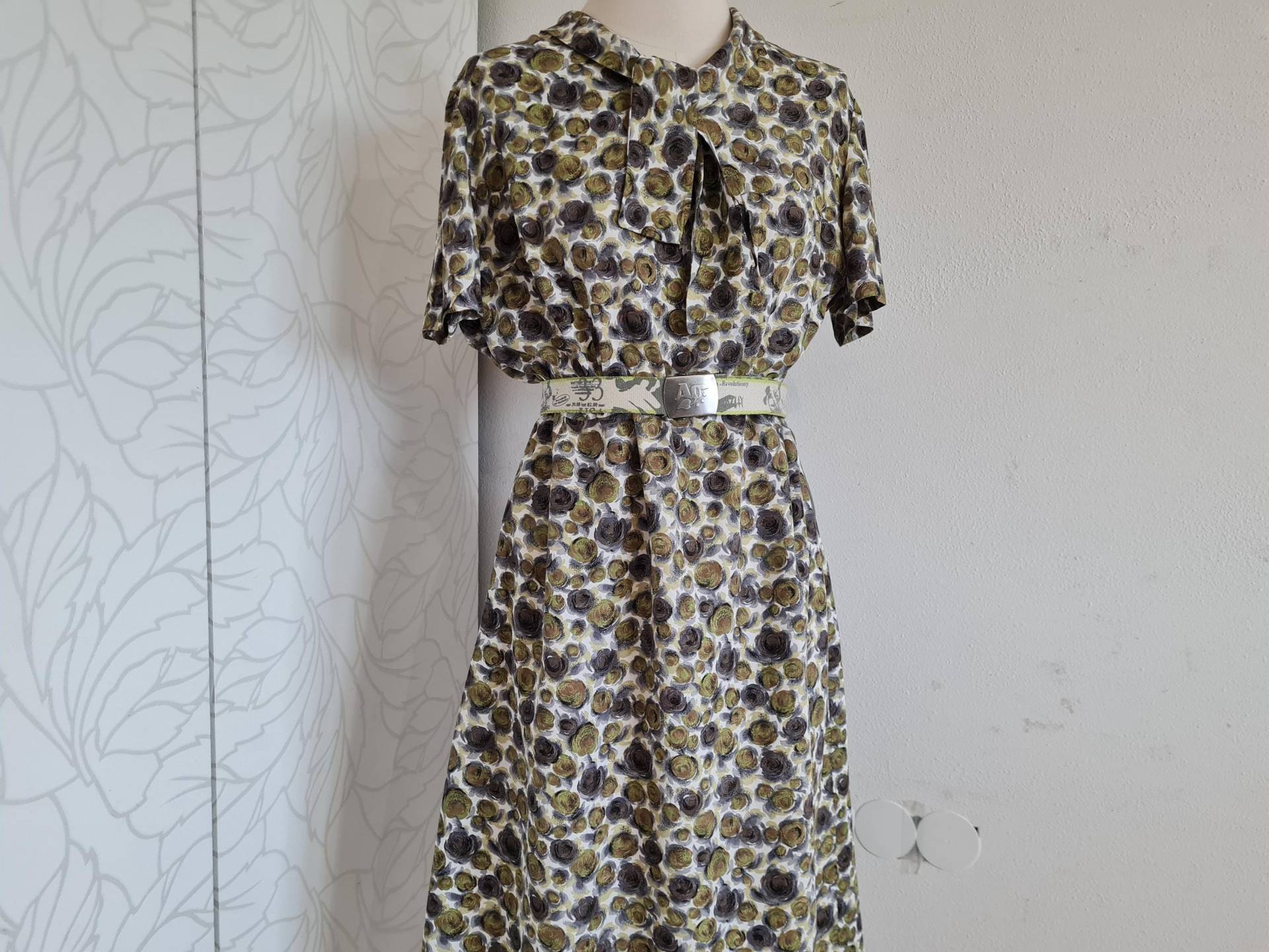 Vintagekleid 50Er Schluppenkleid Grün Geblümt Vintagekleid 50Er Schluppenkleid Grün Geblümt von uniqueMG