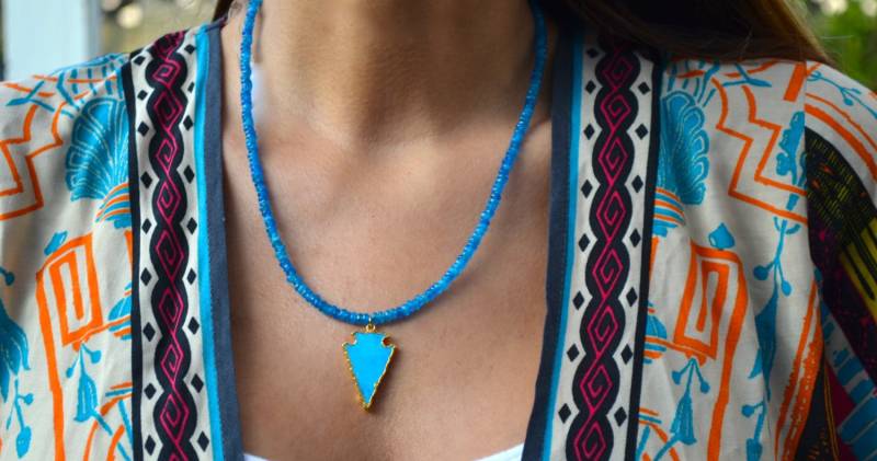 Aqua, Zierliche Achat Perlen Halskette Mit 24Kt Eingefassten Türkis Howlith Pfeilspitze Anhänger von uniquebeadingbyme