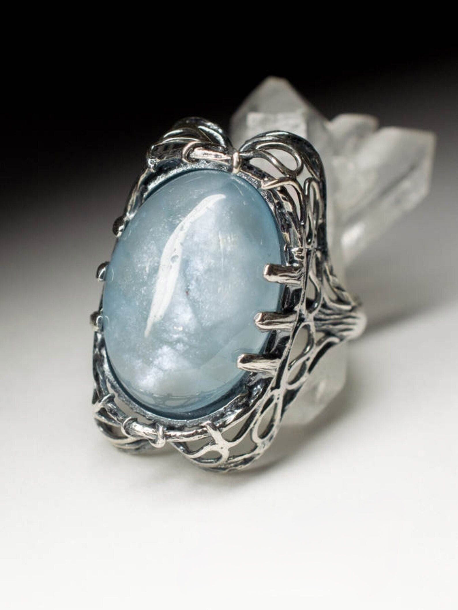 Aquamarin-Ring, Silber, Gothic, Hellblauer Beryll-Cabochon, Natürlicher Edelstein, Unisex-Schmuckstil, Magnetresonanztomographie-Techniker-Geschenk von uniquecrystaljewels