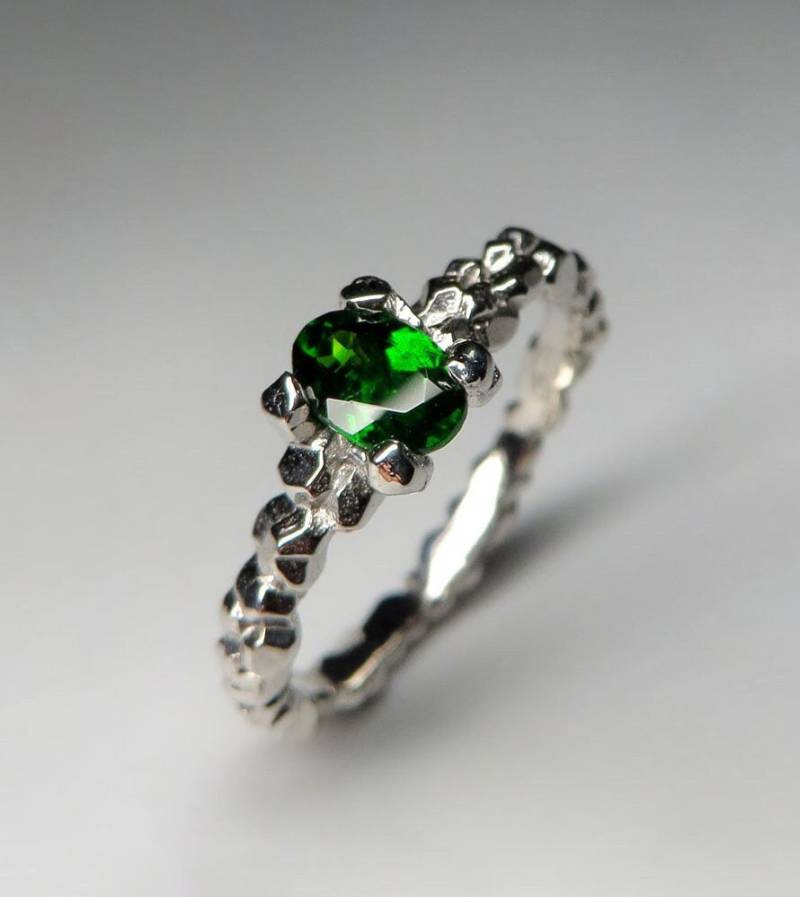 Chrom Diopsid Silber Ring Oval Cut Gem Report Tiefgrüne Farbe Natürlicher Edelstein Verlobung Unisex Minimalismus Schmuck Virgo Sign Geschenk von uniquecrystaljewels