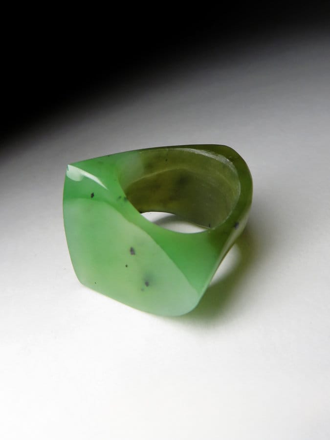 Festgehalten Jade Ring Zweifarbig Lime Grün Braun Natürlicher Edelstein Unisex Schmuck Pflanze Stil 7.25 Us von uniquecrystaljewels