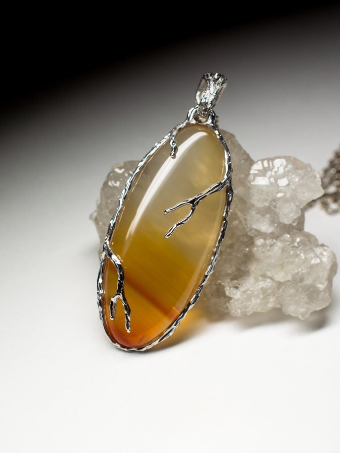 Karneol Silber Anhänger Gelb Orange Farbverlauf Transluzent Cabochon Oval Form Heilkraft Naturedelstein Unisex Leeloo Style Karneol Silber Anhänger Gelb Orange Farbverlauf Transluzent Cabochon Oval Form Heilkraft Naturedelstein Unisex Leeloo Style von uniquecrystaljewels