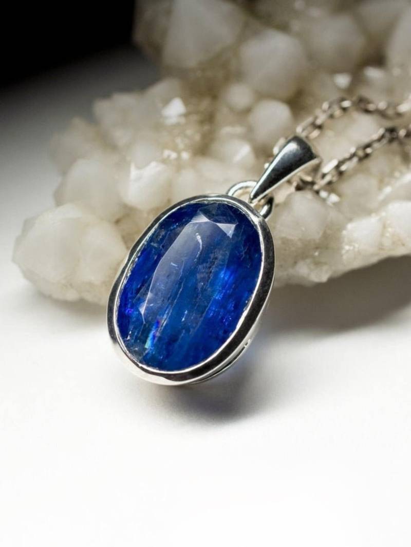 Kyanit Silber Anhänger Natürliche Blaue Edelstein Fein Minimal Sammlung Unisex Birthstone Schmuck von uniquecrystaljewels