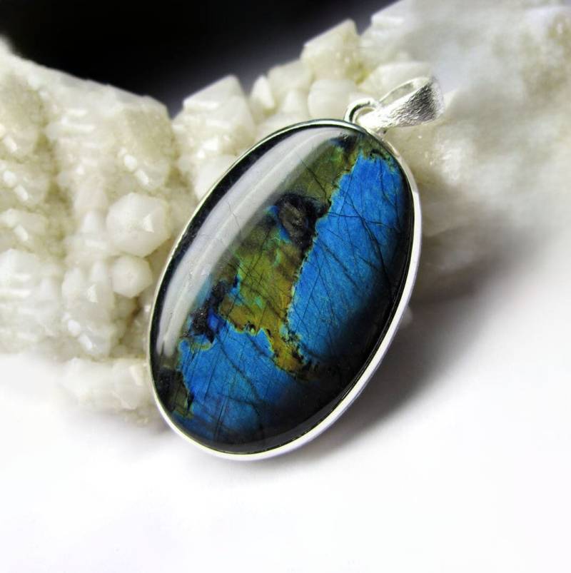 Lebendige Labradorit Mondstein Silber Anhänger Oval Form Cabochon Polychrome Bicolor Blau Grün Erde Globus Natürliche Edelstein Unisex Schütze von uniquecrystaljewels