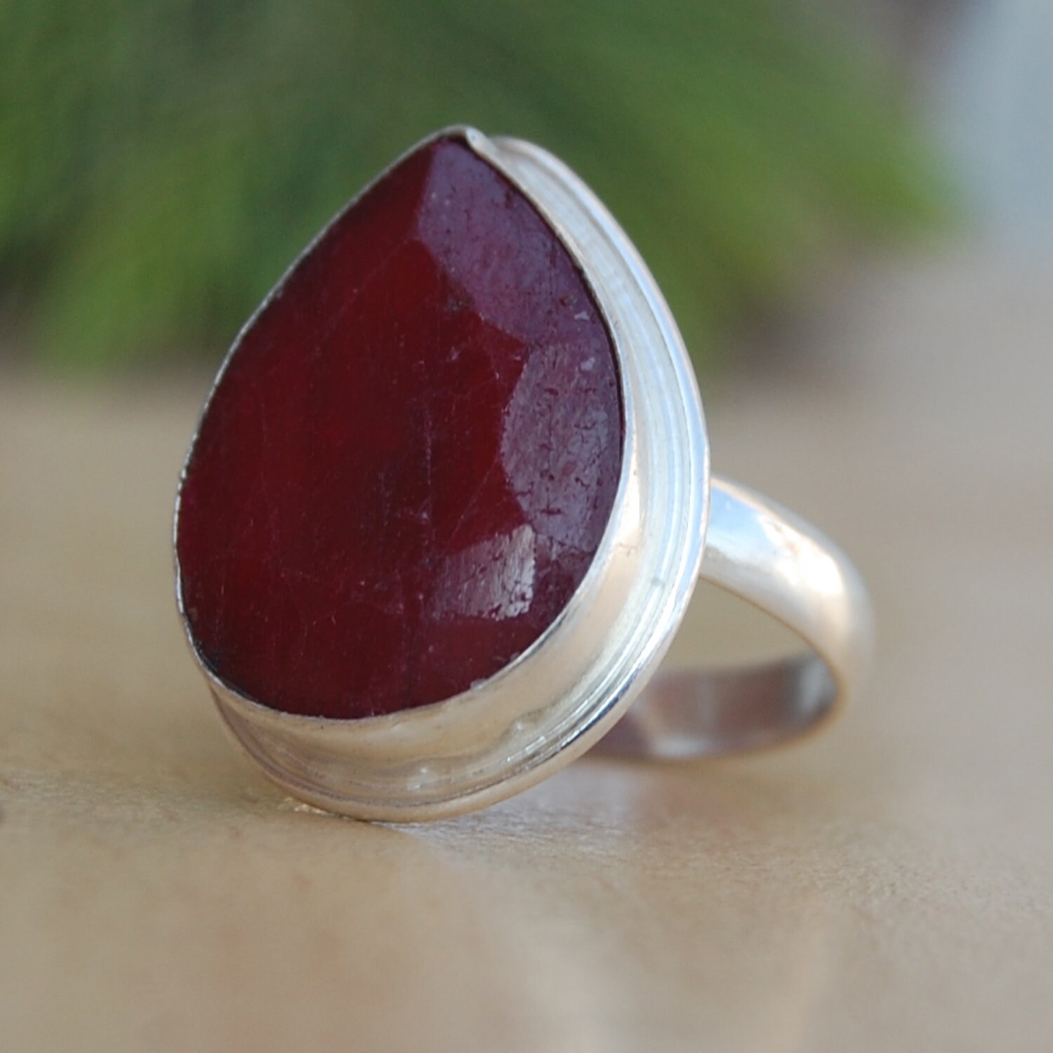 Birnen-Rubin-Ring 18K Finish Sterling Silber Geburtsstein von uniquegemsjewels