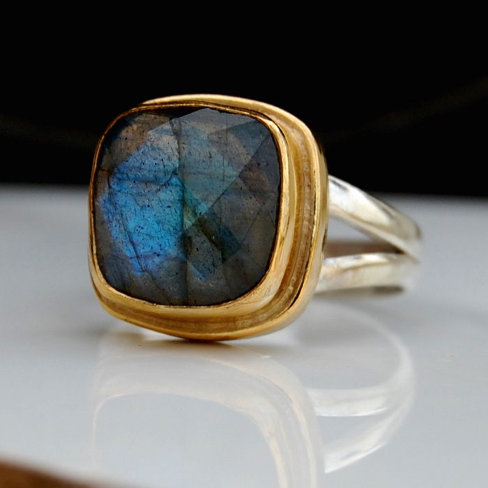 Blauer Labradorit Statement Ring Zweifarbiges Silber, Vergoldet von uniquegemsjewels