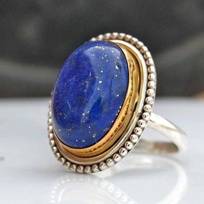 Blauer Lapis Lazuli Ring Oval Cabochon, Sterling Silber & Gold von uniquegemsjewels