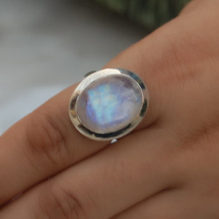 Blauer Regenbogen Mondstein Sterling Silber Ring Ovaler Statement Ring Blauer Regenbogen Mondstein Sterling Silber Ring Ovaler Statement Ring von uniquegemsjewels