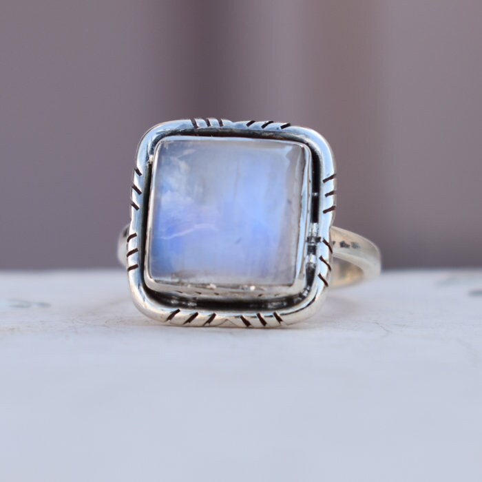 Blauer Regenbogen Mondstein Sterling Silber Ring Statement Sternzeichen Schmuck Blauer Regenbogen Mondstein Sterling Silber Ring Statement Sternzeichen Schmuck von uniquegemsjewels