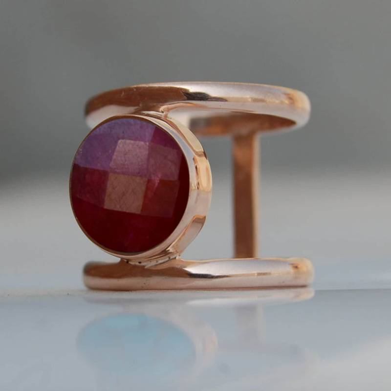 Facettierter Roter Rubin Ring 925 Sterling Silber, 18K Gold Akzent von uniquegemsjewels