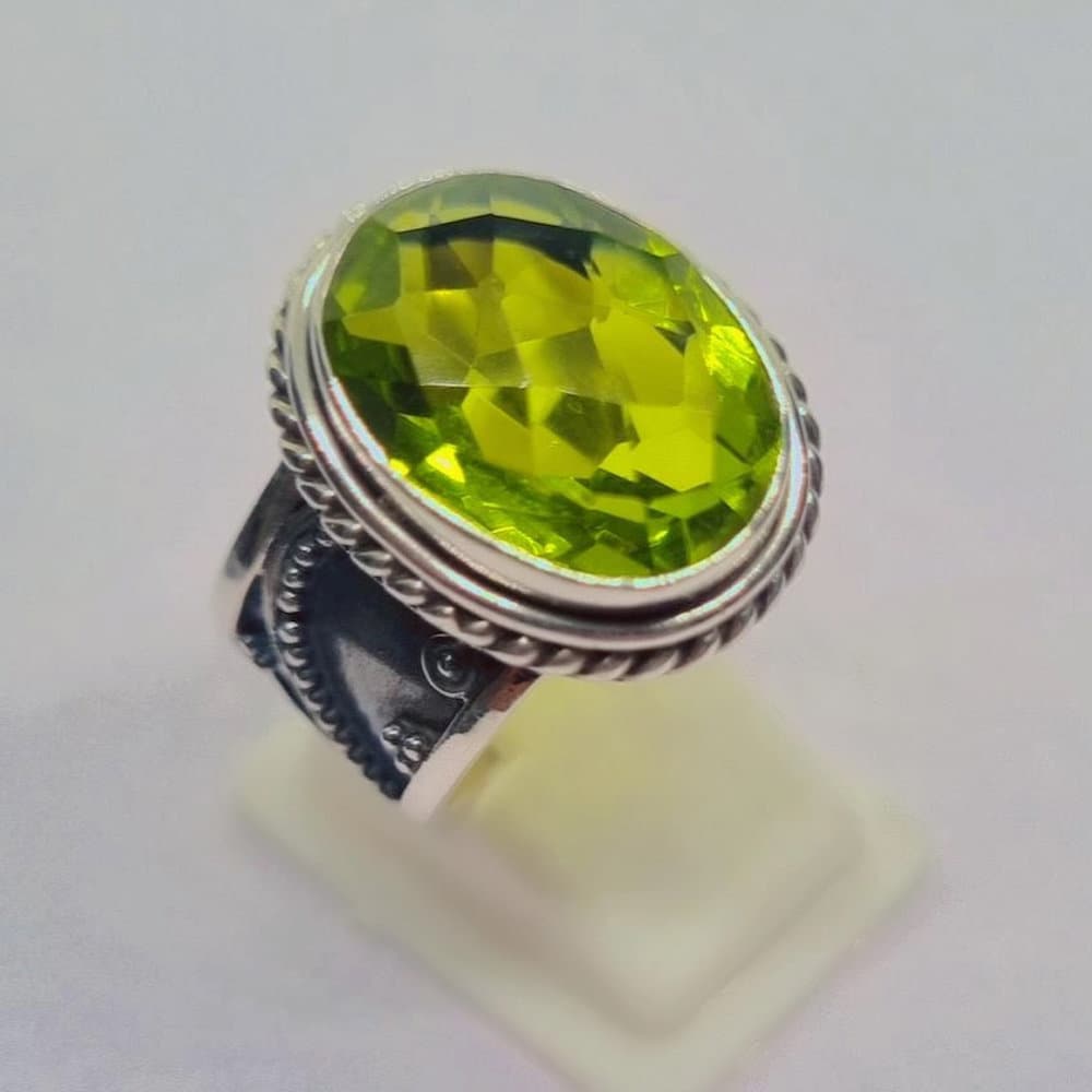 Oval Peridot Ring Facettierter Grüner Edelstein, 925 Sterling Silber, Boho Schmuck von uniquegemsjewels