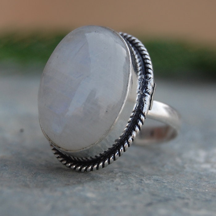 Ovaler Regenbogen Mondstein Ring, 925 Sterling Silber, Einzigartiger Schmuck von uniquegemsjewels