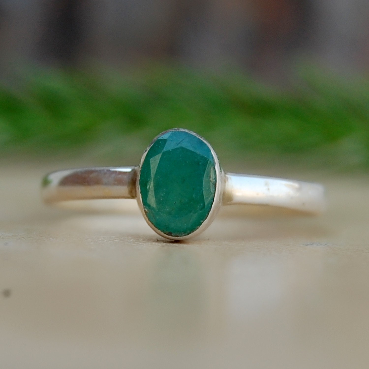 Ovaler Smaragd Silberring Facettierter Grüner Edelstein von uniquegemsjewels