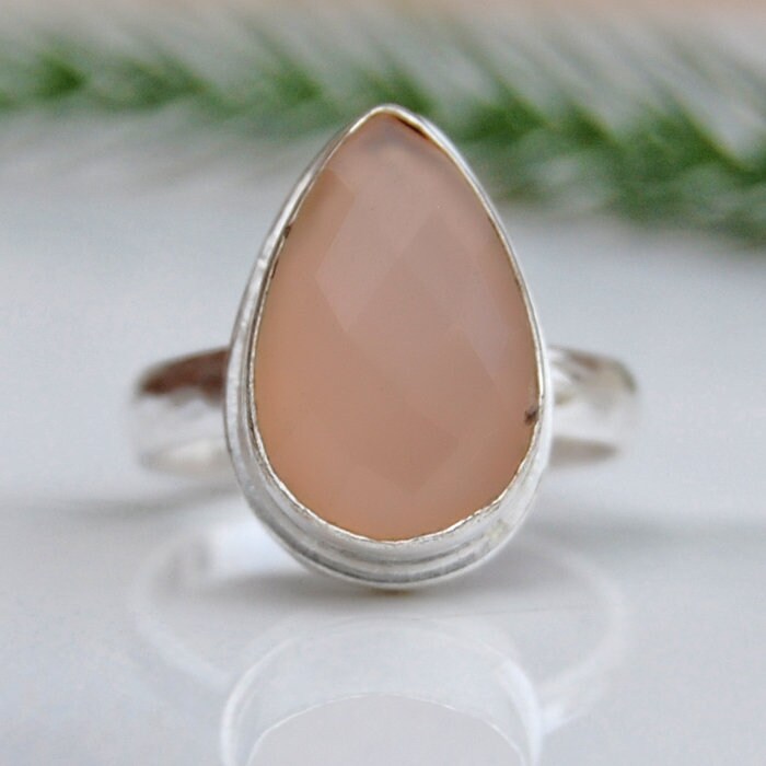 Pink Chalcedon Sterling Silber Ring 18K Gold Statement Schmuck von uniquegemsjewels