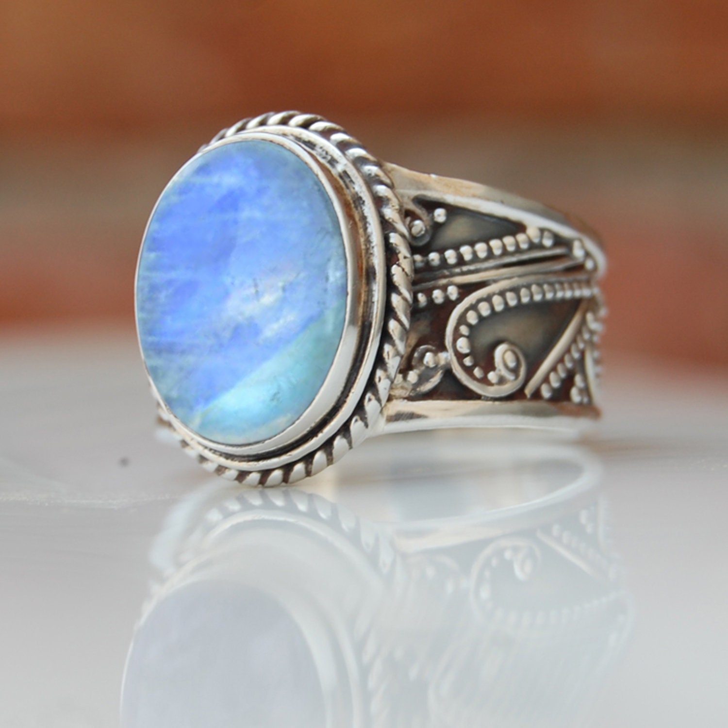 Regenbogen Mondstein Sterling Silber Ring Oval Cabochon, Vintage-Stil von uniquegemsjewels