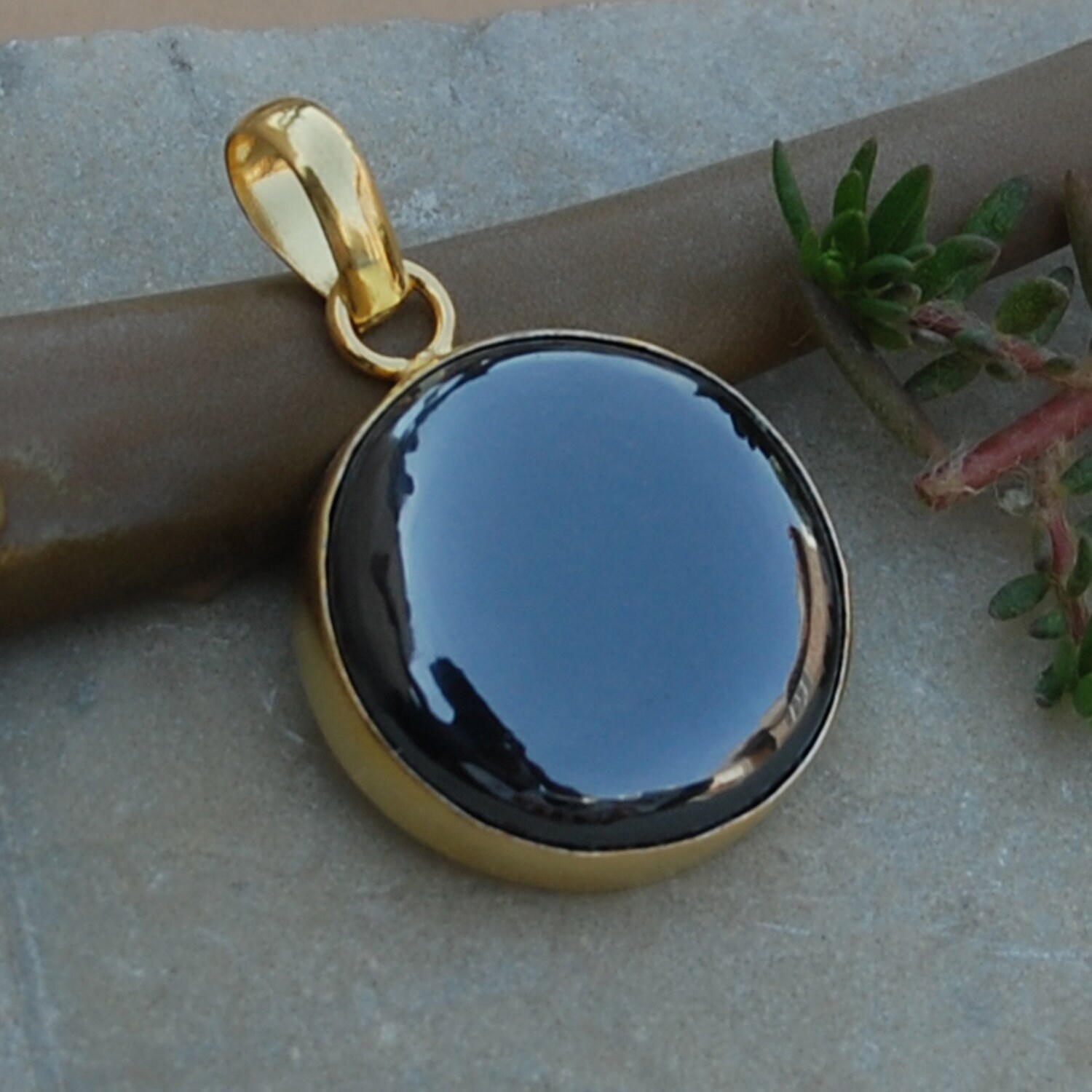 Schwarzer Anhänger Aus Gunmetal 925 Sterling Silber, 18K Gold Fill von uniquegemsjewels