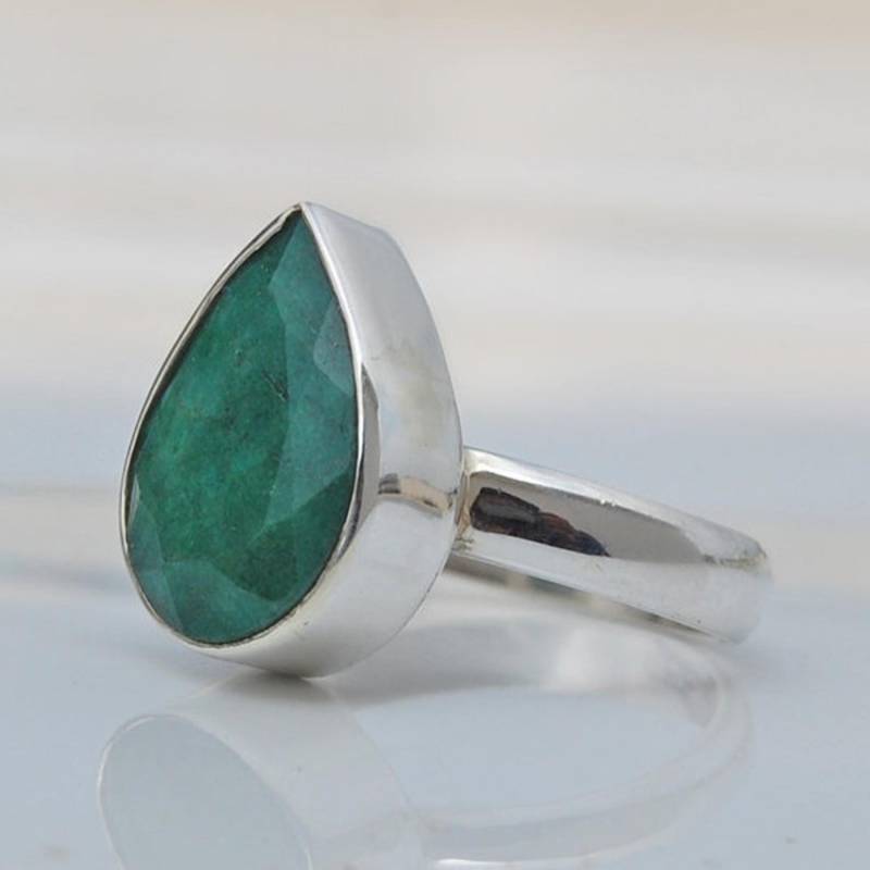 Tropfenförmiger Smaragd-Silber-Ring Grüner Edelstein Tropfenförmiger Smaragd-Silber-Ring Grüner Edelstein von uniquegemsjewels