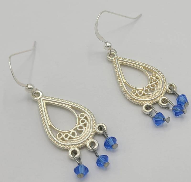 Funkelnde Blaue Kronleuchter Ohrringe von uniquejewelrybypb