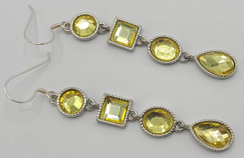 Gelb Perlenbesetzte Ohrringe Gelb Perlenbesetzte Ohrringe von uniquejewelrybypb