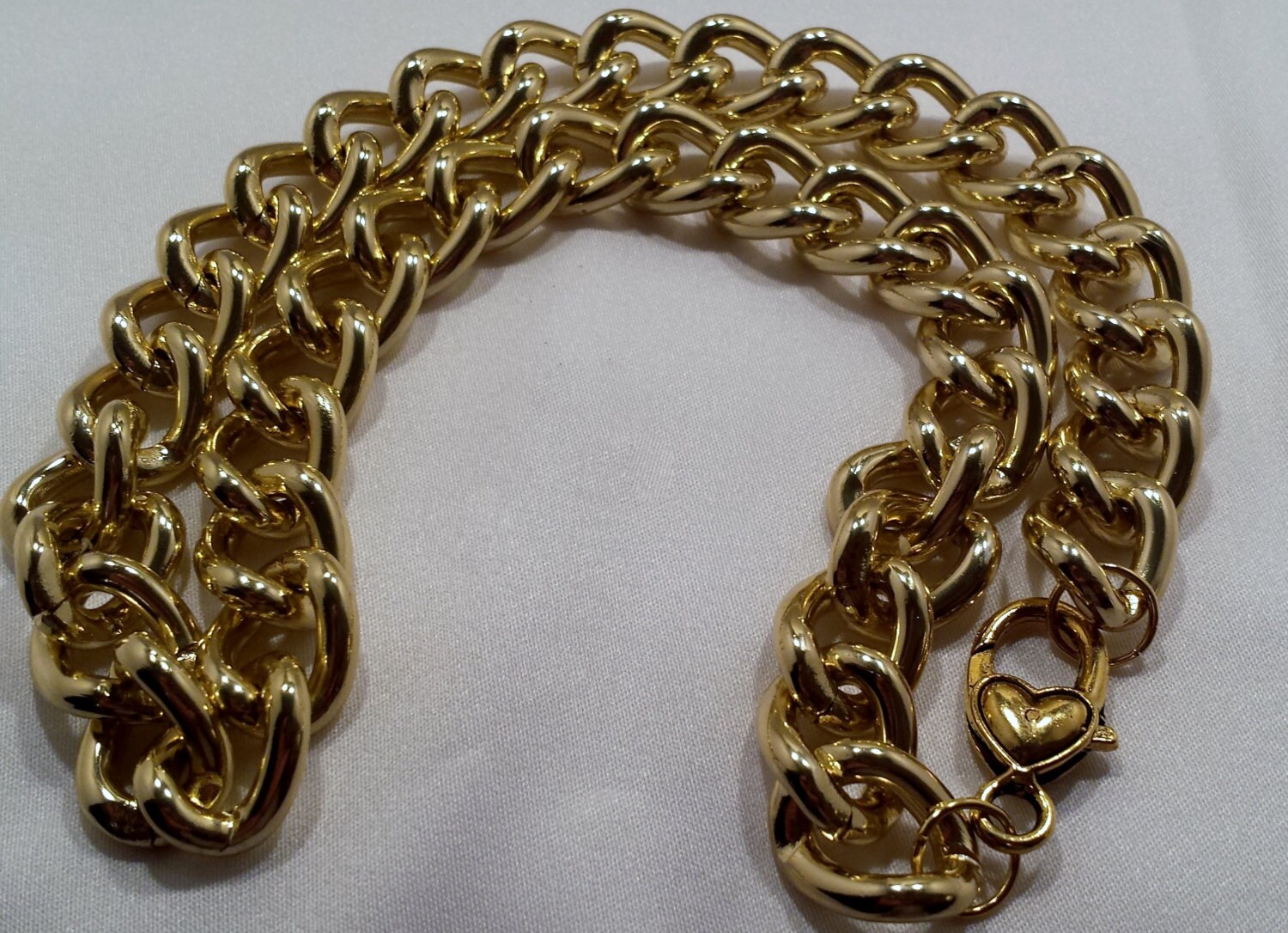 Halskette Aus Goldfarbenem Metall Halskette Aus Goldfarbenem Metall von uniquejewelrybypb