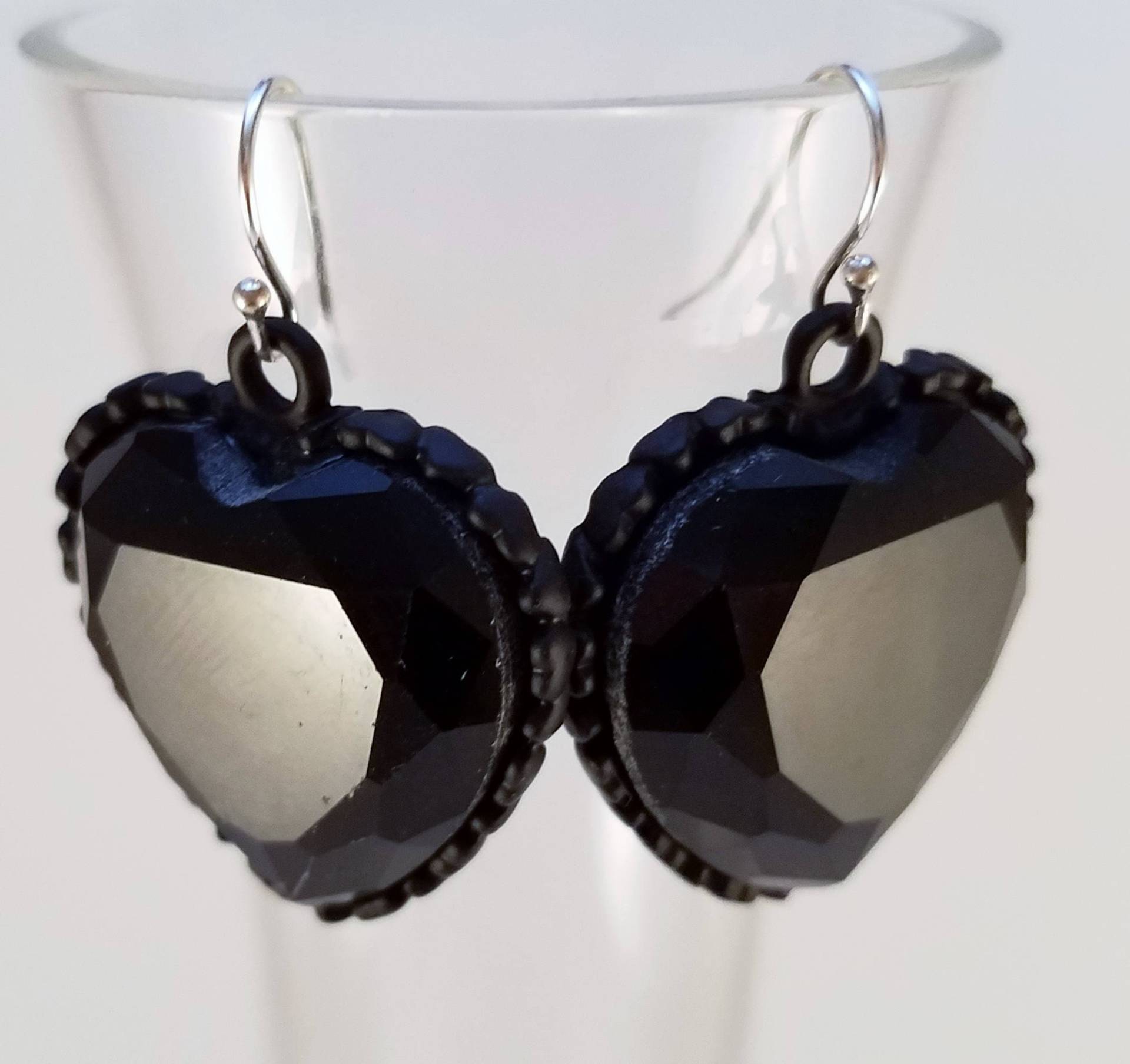 Schwarze Herz Ohrringe Schwarze Herz Ohrringe von uniquejewelrybypb