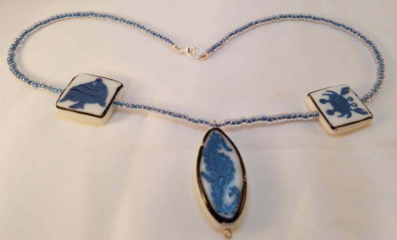Seepferdchen, Fisch Und Krebs Blau Halskette Seepferdchen, Fisch Und Krebs Blau Halskette von uniquejewelrybypb