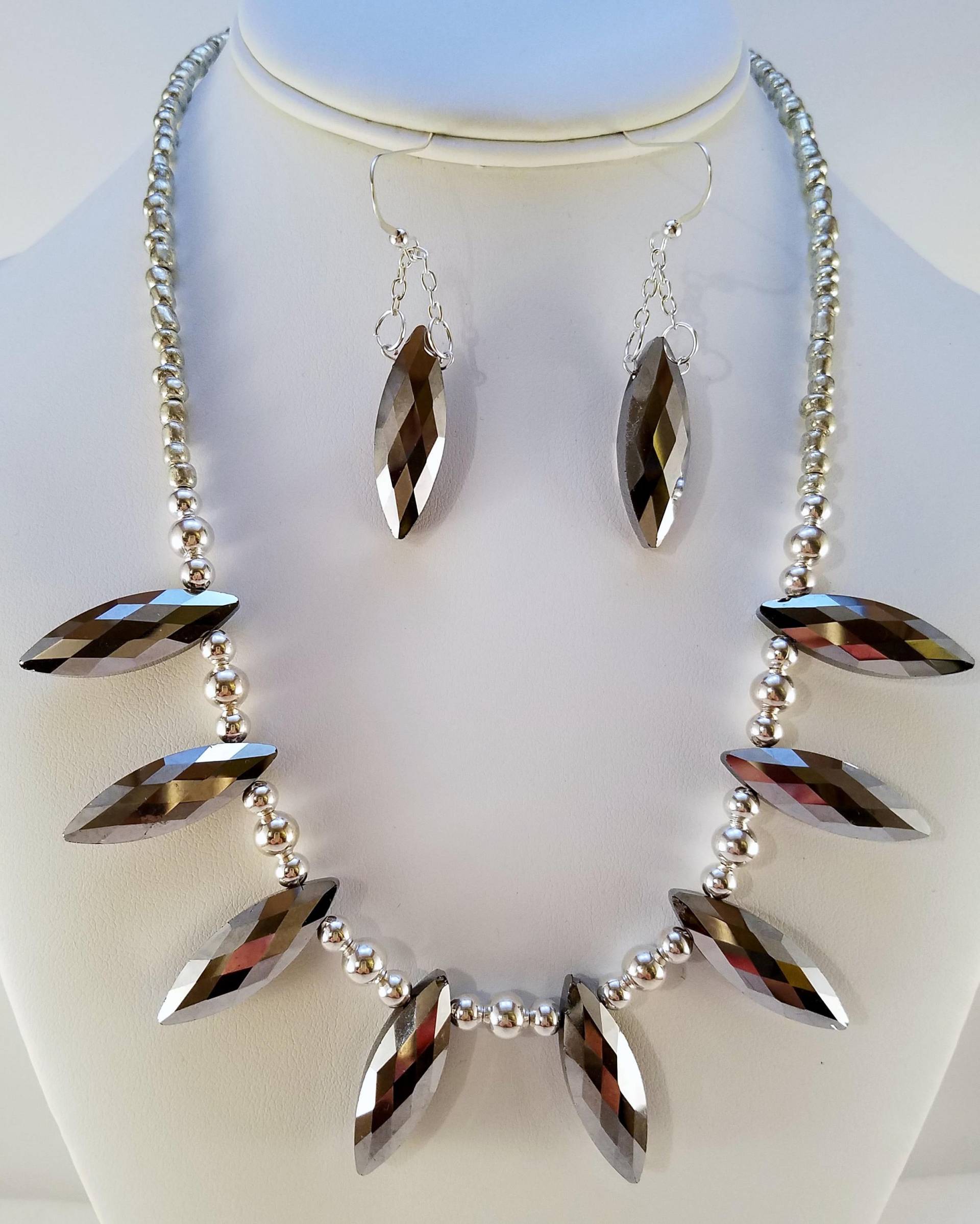 Silberne Halskette Und Ohrring-Set Silberne Halskette Und Ohrring-Set von uniquejewelrybypb