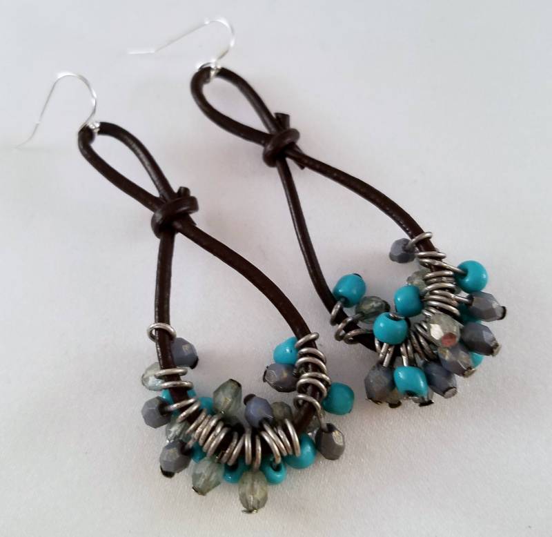 Türkis Und Lederband Ohrringe Türkis Und Lederband Ohrringe von uniquejewelrybypb