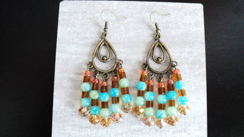 Boho Chandelier Ohrringe Bronze-Tropfen Mit Orangen, Blauen, & Braunen Glasperlen von uniquelyyours2010