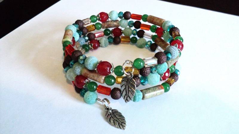 Herbst Blatt Charm Armband Perlen Memory Wire, Herbstfarben von uniquelyyours2010