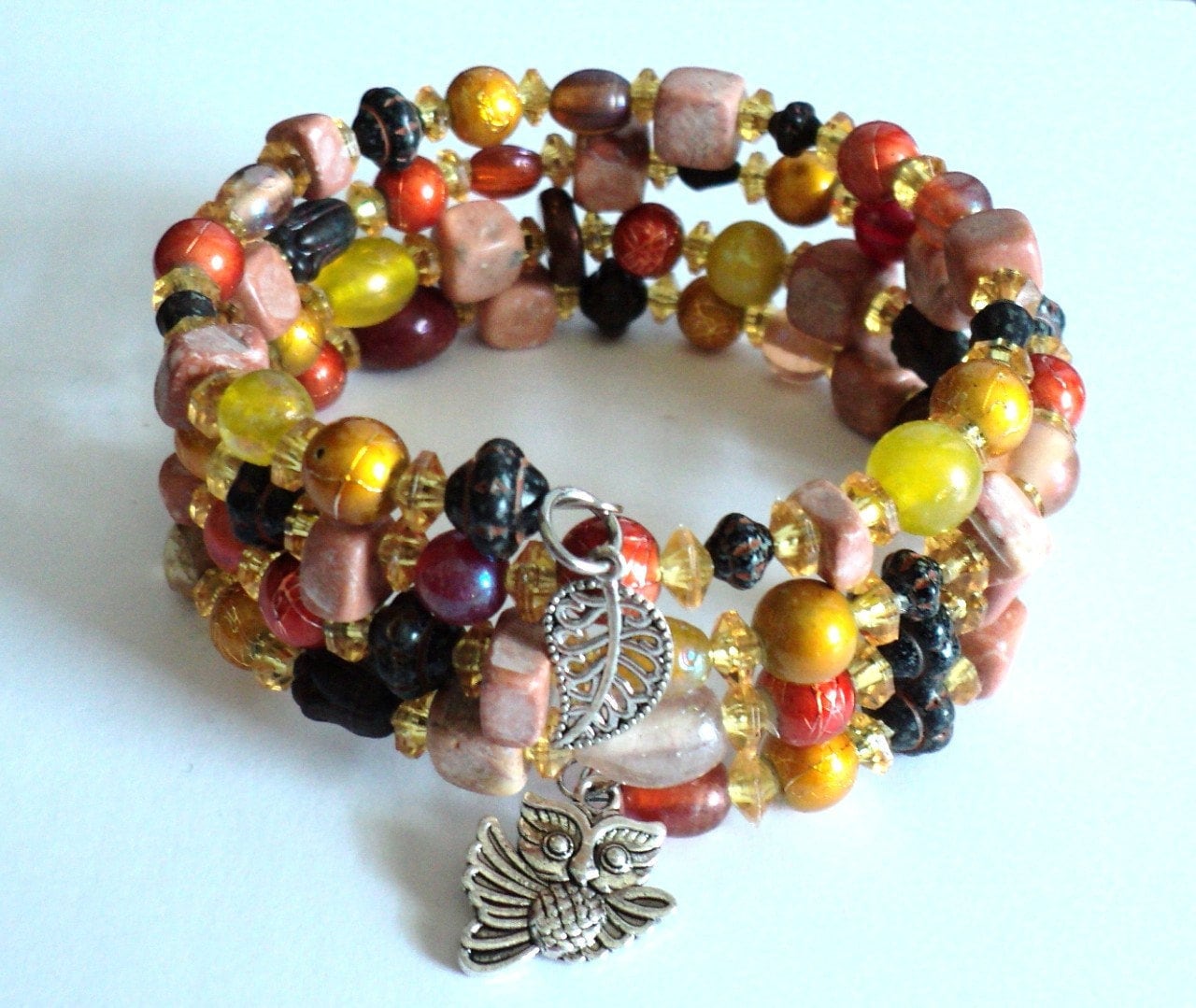 Herbst Perlen Memory Wire Armband Eulen & Blatt Charms Mit Glas Und Kristall von uniquelyyours2010