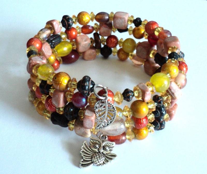 Herbst Perlen Memory Wire Armband Eulen & Blatt Charms Mit Glas Und Kristall von uniquelyyours2010
