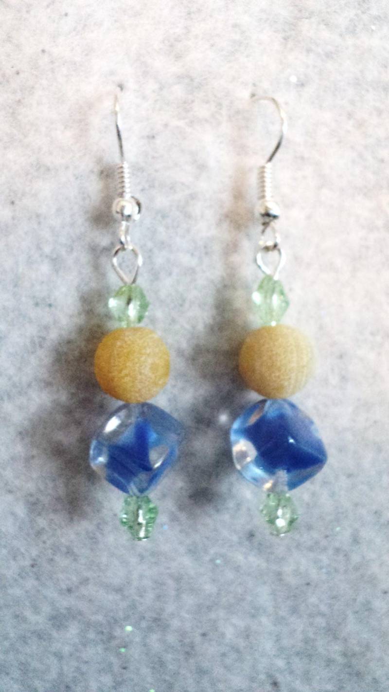 Perlen Ohrringe Blau Gelb & Grün Sommerschmuck von uniquelyyours2010