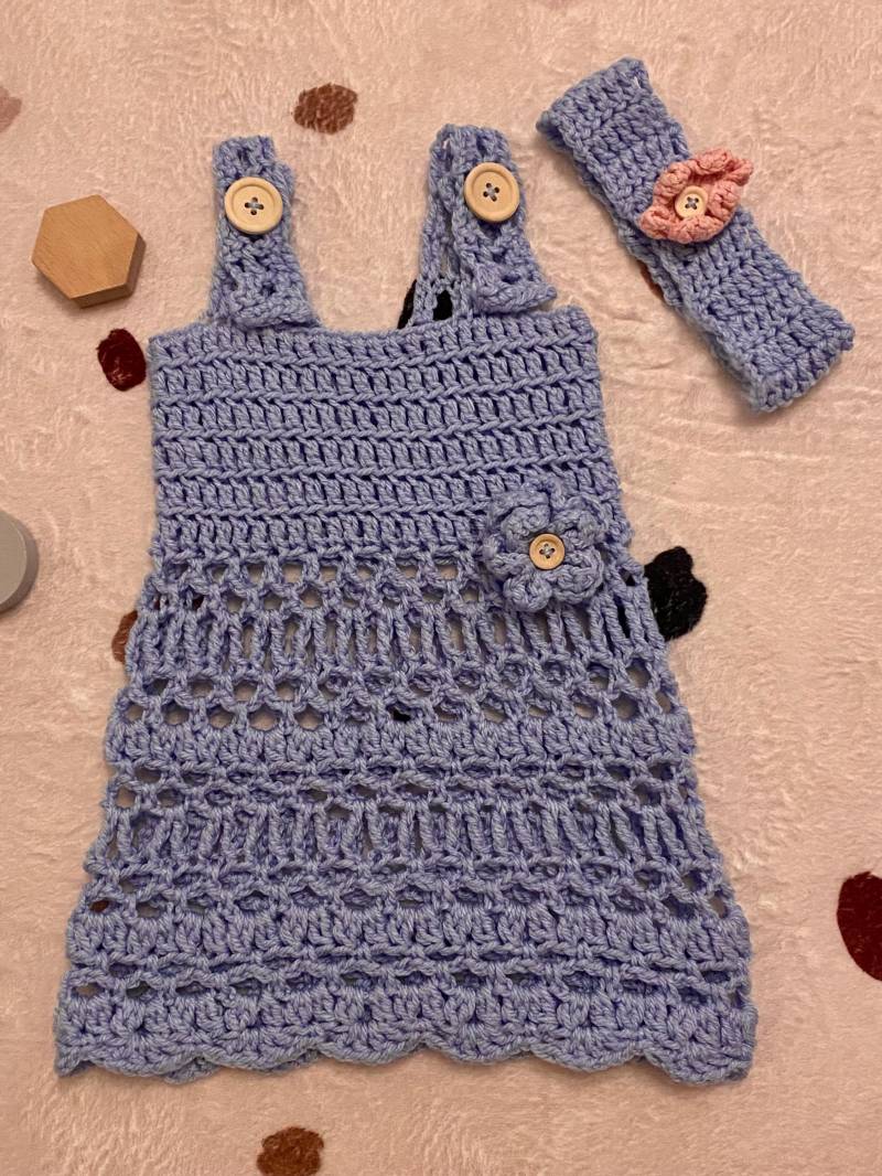 Gehäkeltes Baby Kleidchen Mit Blume Haarband Handgemacht Blau, 6-12 Monate Gehäkeltes Baby Kleidchen Mit Blume Haarband Handgemacht Blau, 6-12 Monate von unknotme00