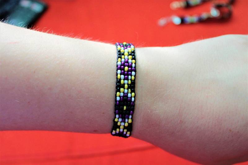 Pride Schmuck Nonbinary Muster - Armband von unleashthemerch