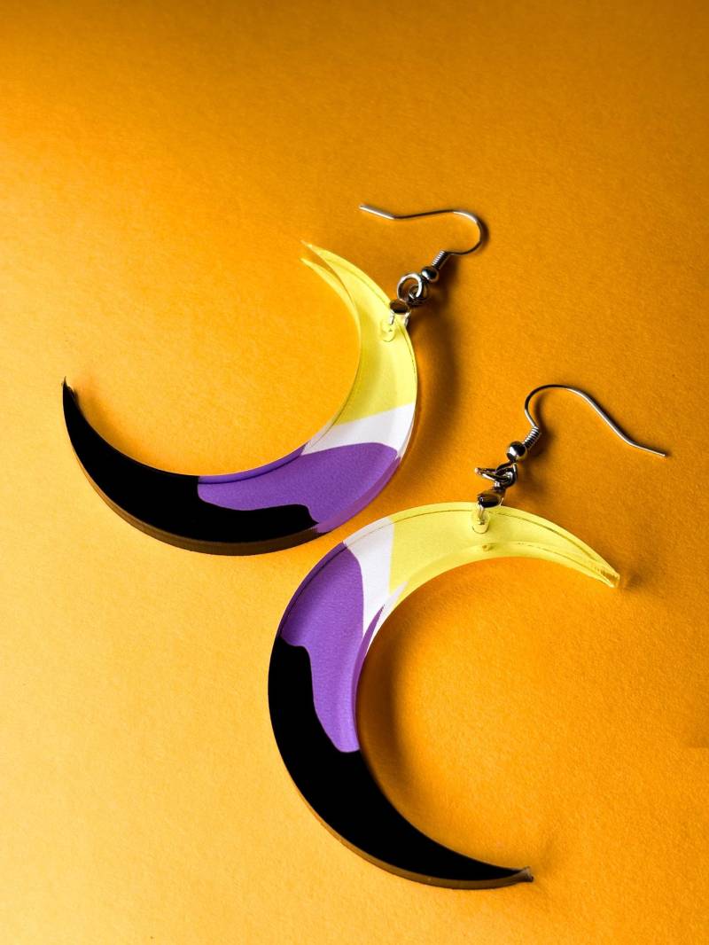 Nichtbinäre Mondsichel Ohrringe/Bunte Handgemachte Statement Aus Acryl Enby Pride Schmuck Nichtbinäre Mondsichel Ohrringe/Bunte Handgemachte Statement Aus Acryl Enby Pride Schmuck von unsaboralibertad